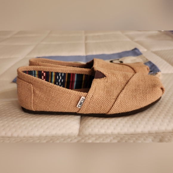 TOMS Beige Alparata Slip-on Flats - Picture 4 of 5